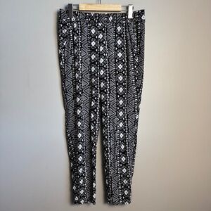 Divided H&M Women's 6 Lightweight Black & White Pull-On Pants Beach Tribal Aztec